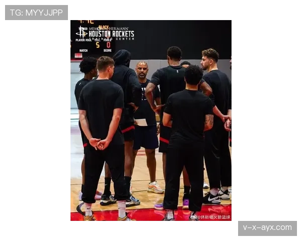 杜兰特与易建联昔日队友现身赛场，引发球迷热议