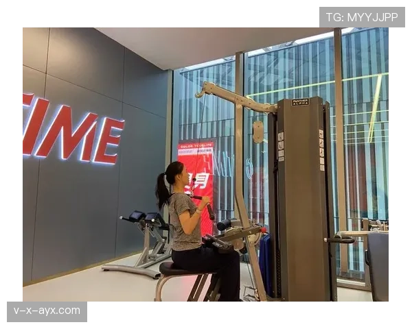 昌雅妮训练完随手啃个苹果，这自律程度真让人无语