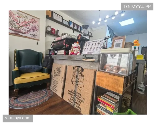 吴向东打卡豪宅，沙发上一坐就是半天，感觉他家比咖啡厅还安逸！